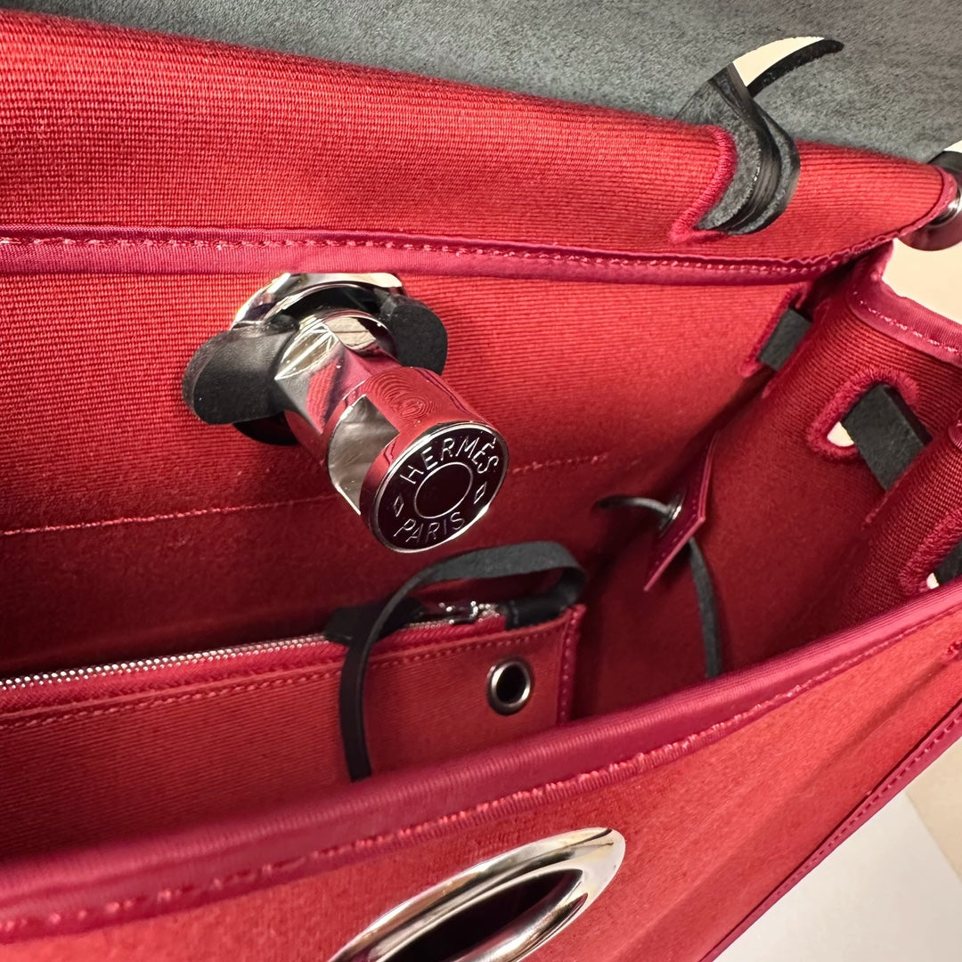 Hermès Herbag Zip 31 hobnailed bag h085131 black red