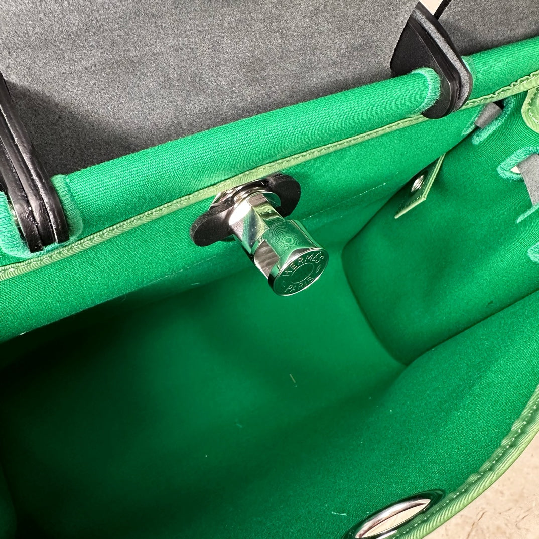 Hermès Herbag Zip 31 hobnailed bag h085131 black green