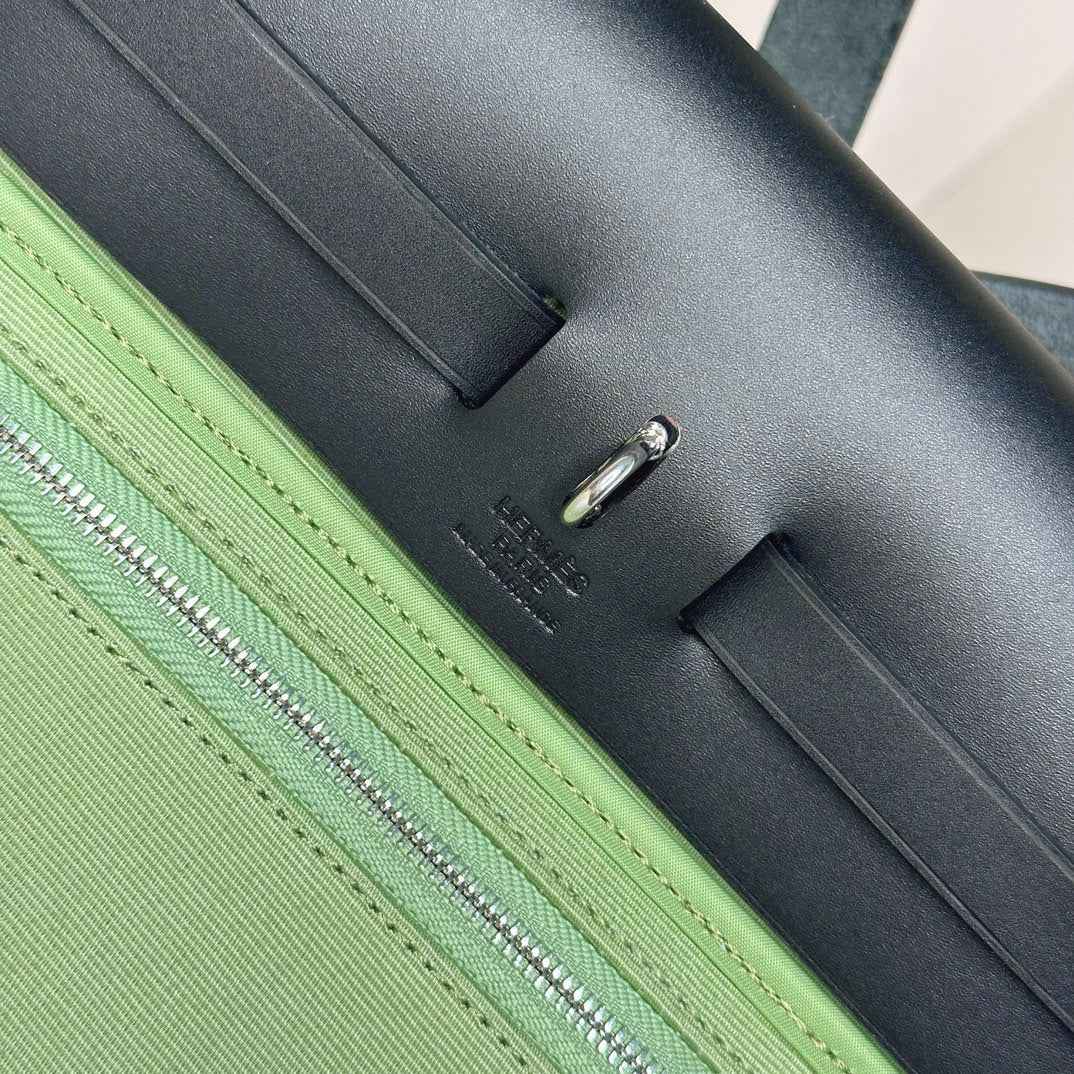 Hermès Herbag Zip 31 hobnailed bag h085131 black light green