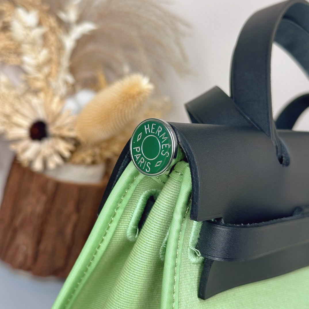 Hermès Herbag Zip 31 hobnailed bag h085131 black light green