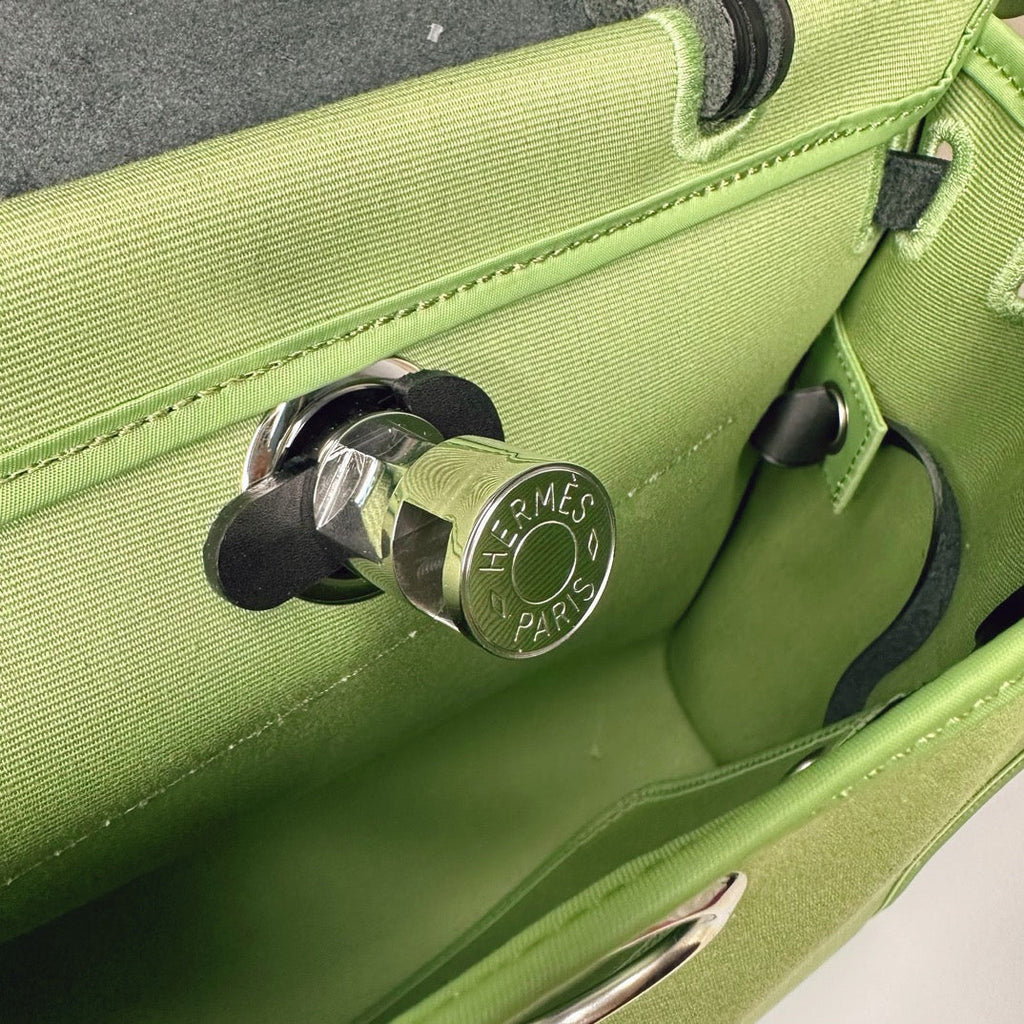 Hermès Herbag Zip 31 hobnailed bag h085131 black light green