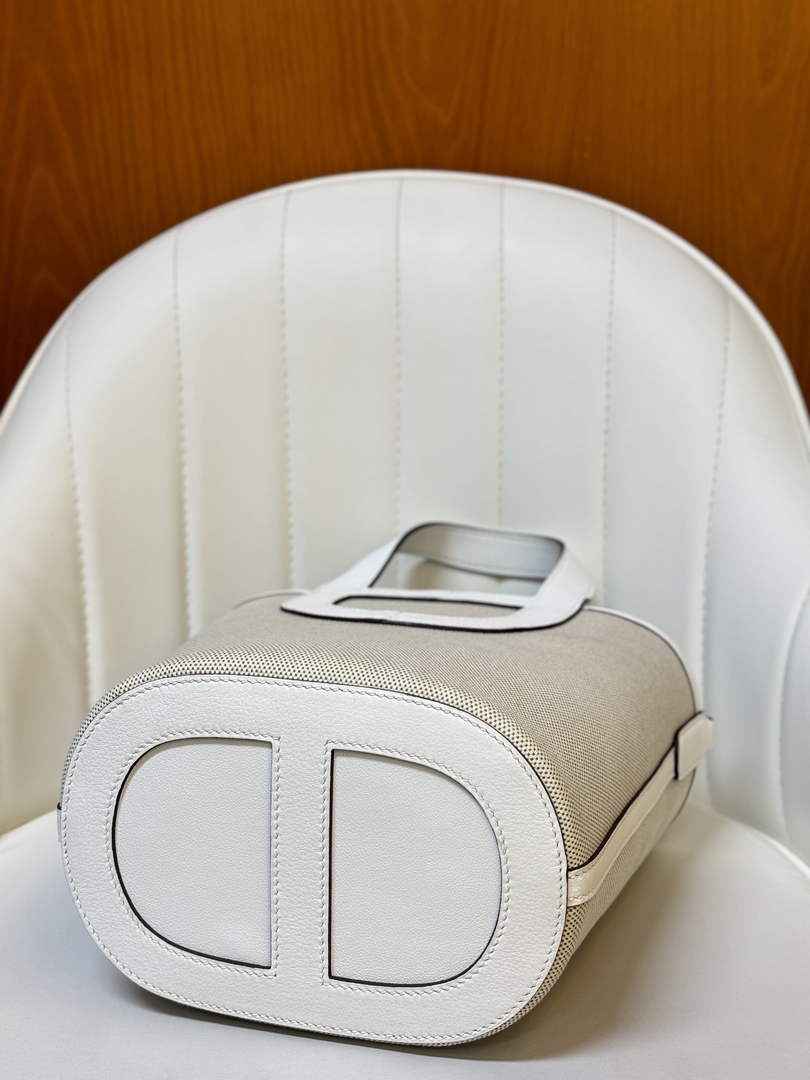 Hermès In-The-Loop 18 Bag Swift Leather H20251825