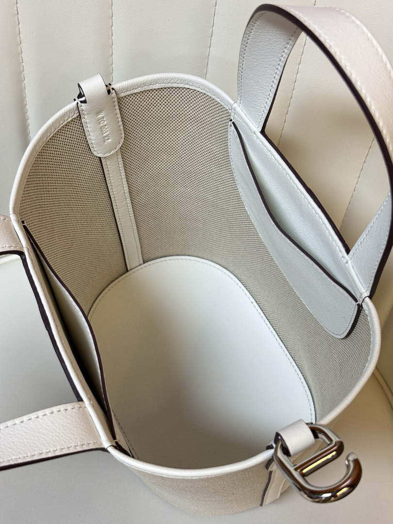 Hermès In-The-Loop 18 Bag Swift Leather H20251825
