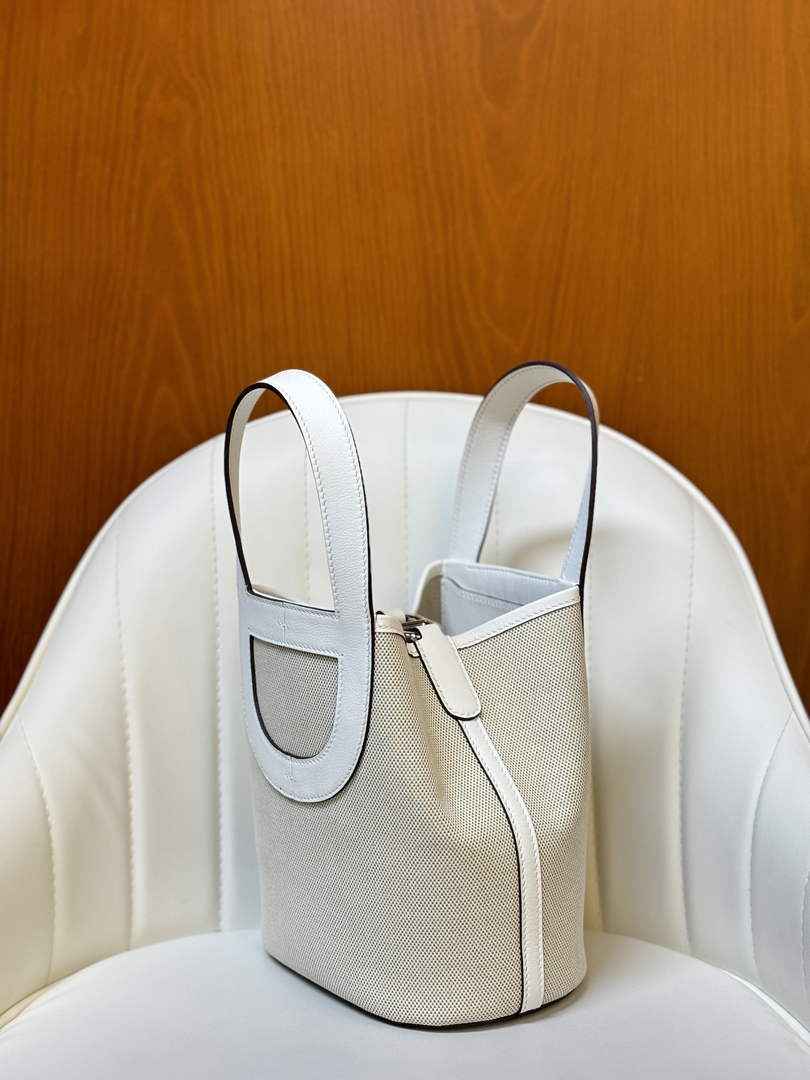 Hermès In-The-Loop 18 Bag Swift Leather H20251825