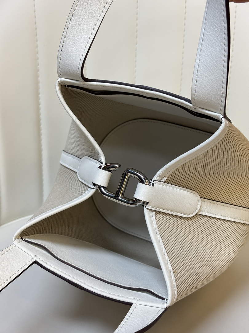 Hermès In-The-Loop 18 Bag Swift Leather H20251825