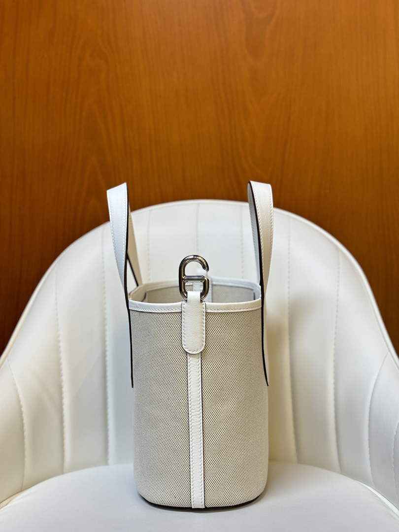 Hermès In-The-Loop 18 Bag Swift Leather H20251825