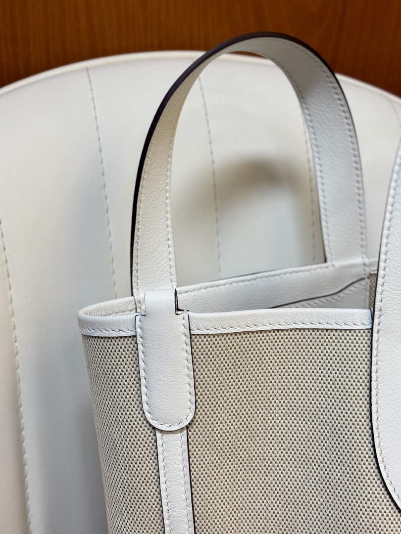 Hermès In-The-Loop 18 Bag Swift Leather H20251825