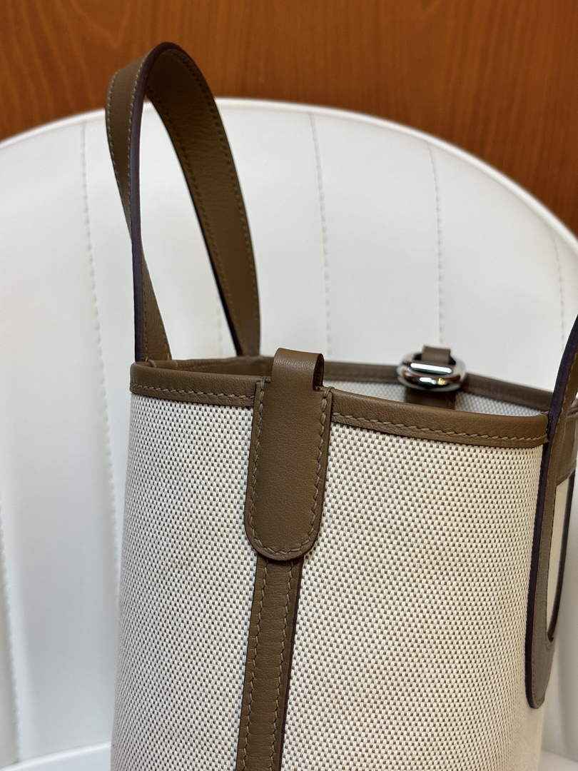 Hermès In-The-Loop 18 Bag Swift Leather H20251826