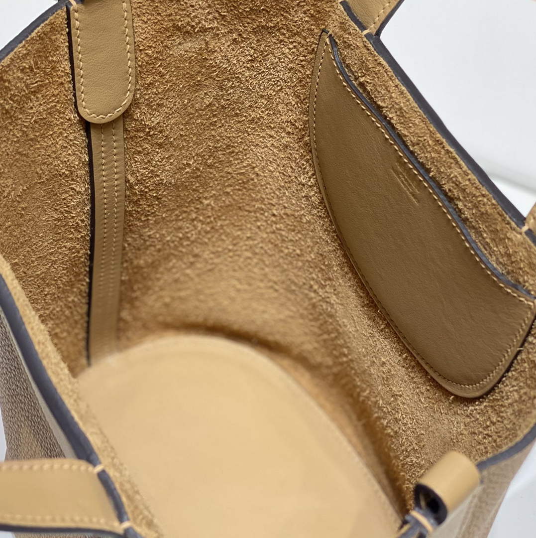 Hermès In-The-Loop 18 Bag Swift Leather H20251804