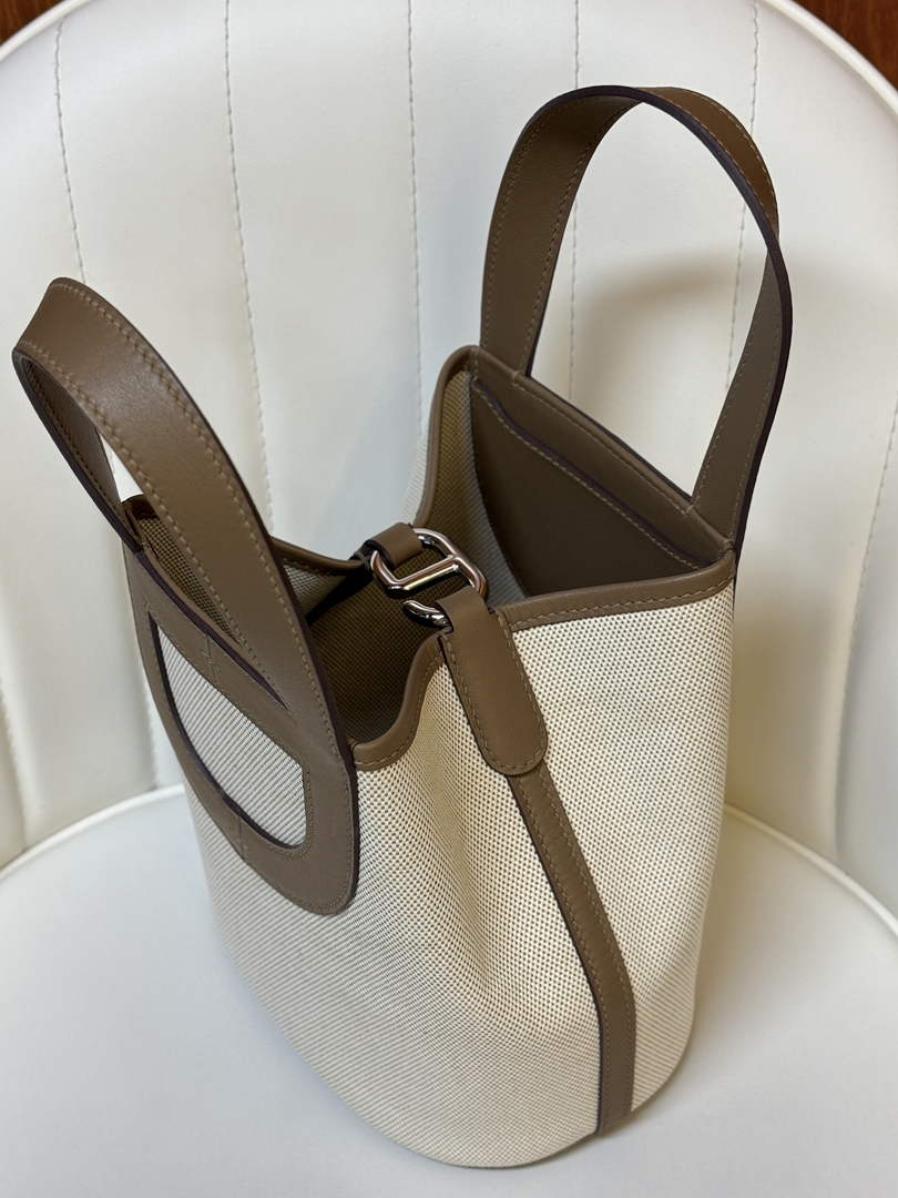 Hermès In-The-Loop 18 Bag Swift Leather H20251826