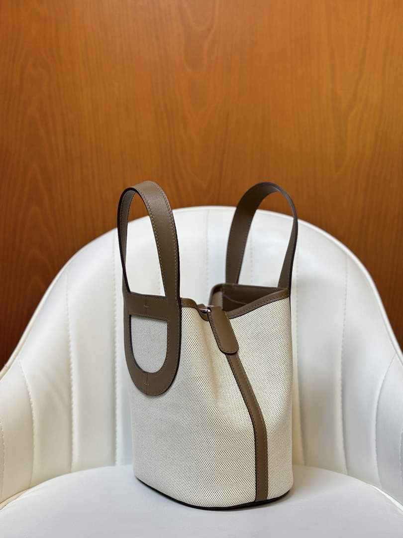Hermès In-The-Loop 18 Bag Swift Leather H20251826