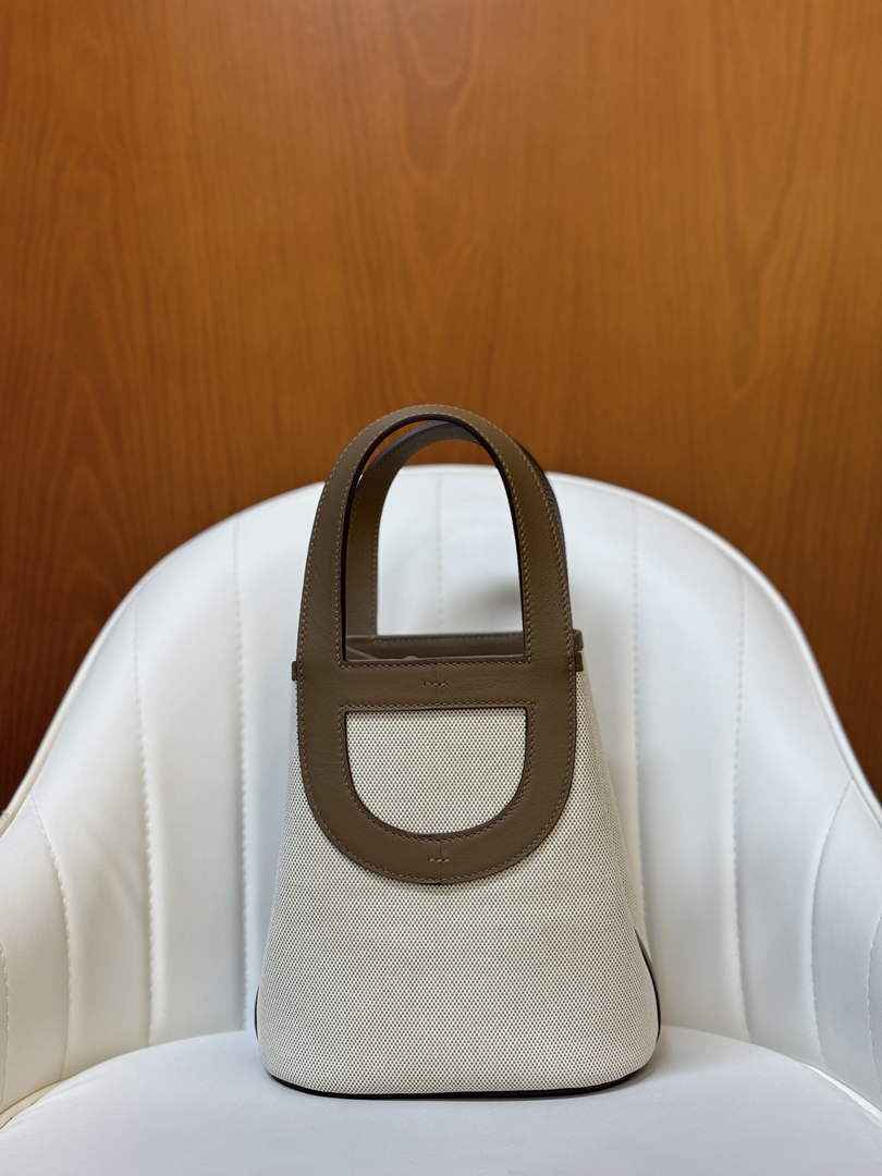 Hermès In-The-Loop 18 Bag Swift Leather H20251826