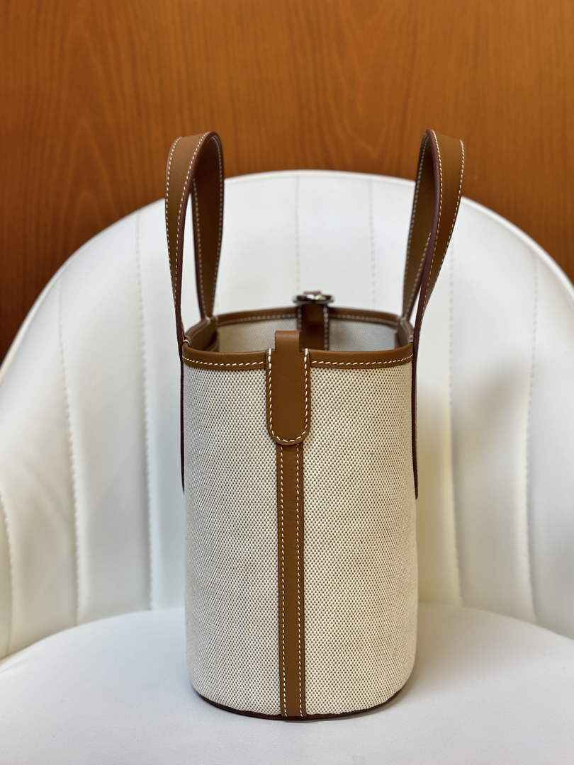 Hermès In-The-Loop 18 Bag Swift Leather H20251827