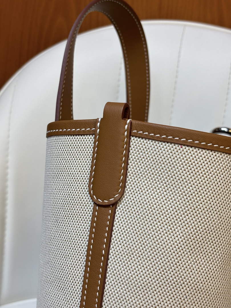Hermès In-The-Loop 18 Bag Swift Leather H20251827