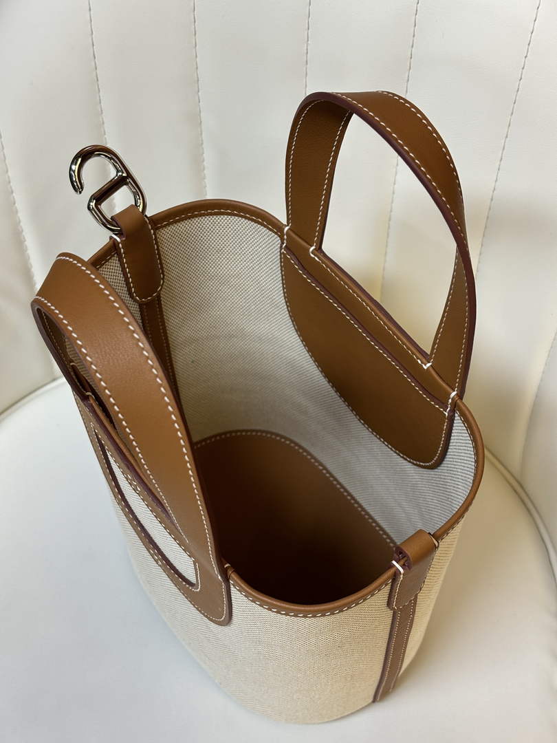 Hermès In-The-Loop 18 Bag Swift Leather H20251827