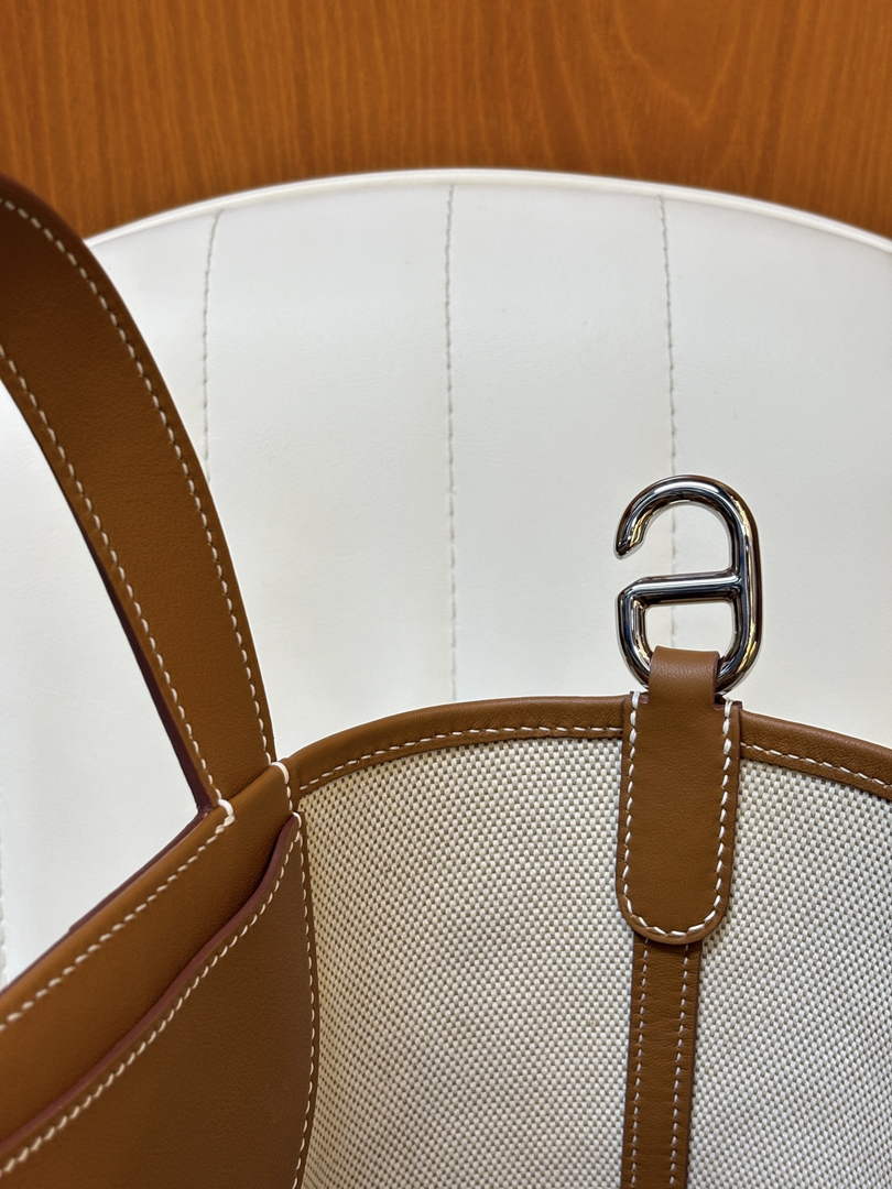 Hermès In-The-Loop 18 Bag Swift Leather H20251827