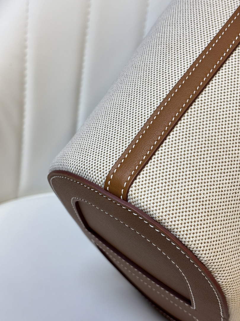 Hermès In-The-Loop 18 Bag Swift Leather H20251827