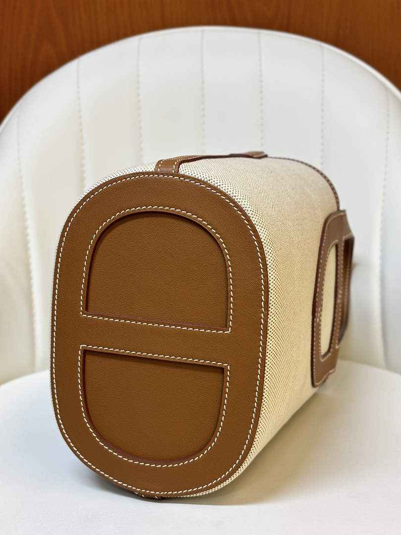 Hermès In-The-Loop 18 Bag Swift Leather H20251827