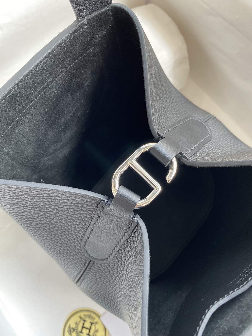 Hermès In-The-Loop 18 Bag Swift Leather H20251809