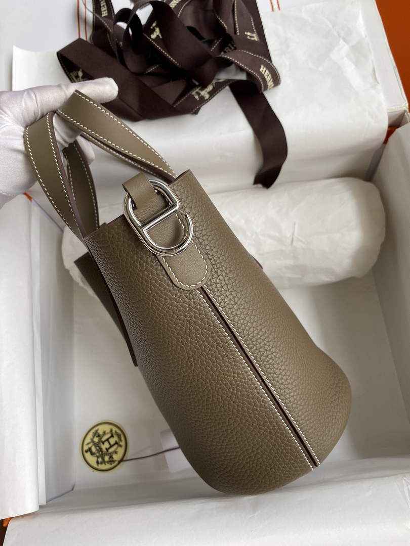 Hermès In-The-Loop 18 Bag Swift Leather H20251810