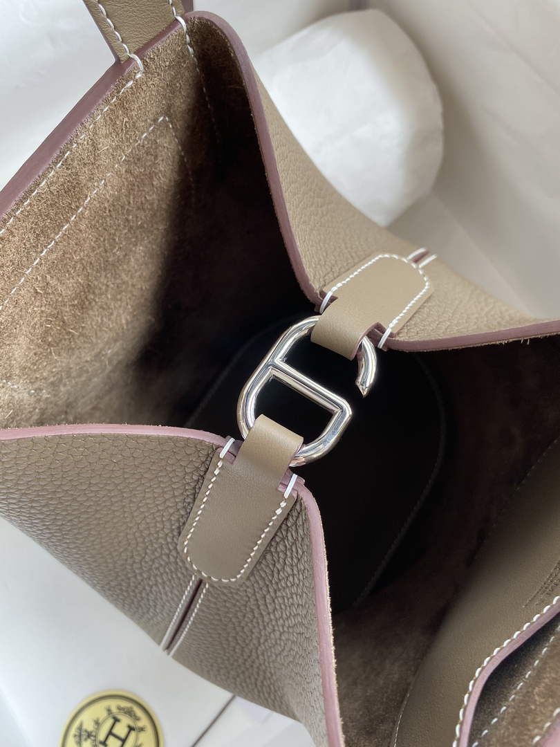 Hermès In-The-Loop 18 Bag Swift Leather H20251810