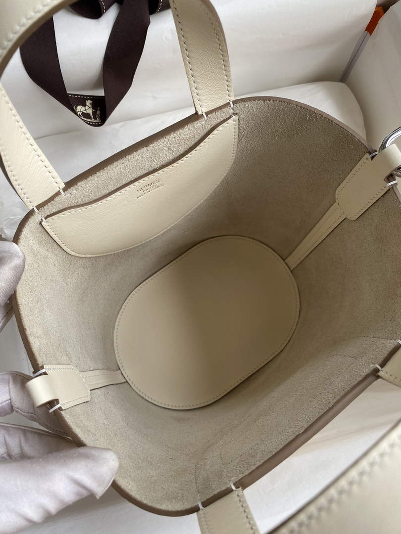 Hermès In-The-Loop 18 Bag Swift Leather H20251802