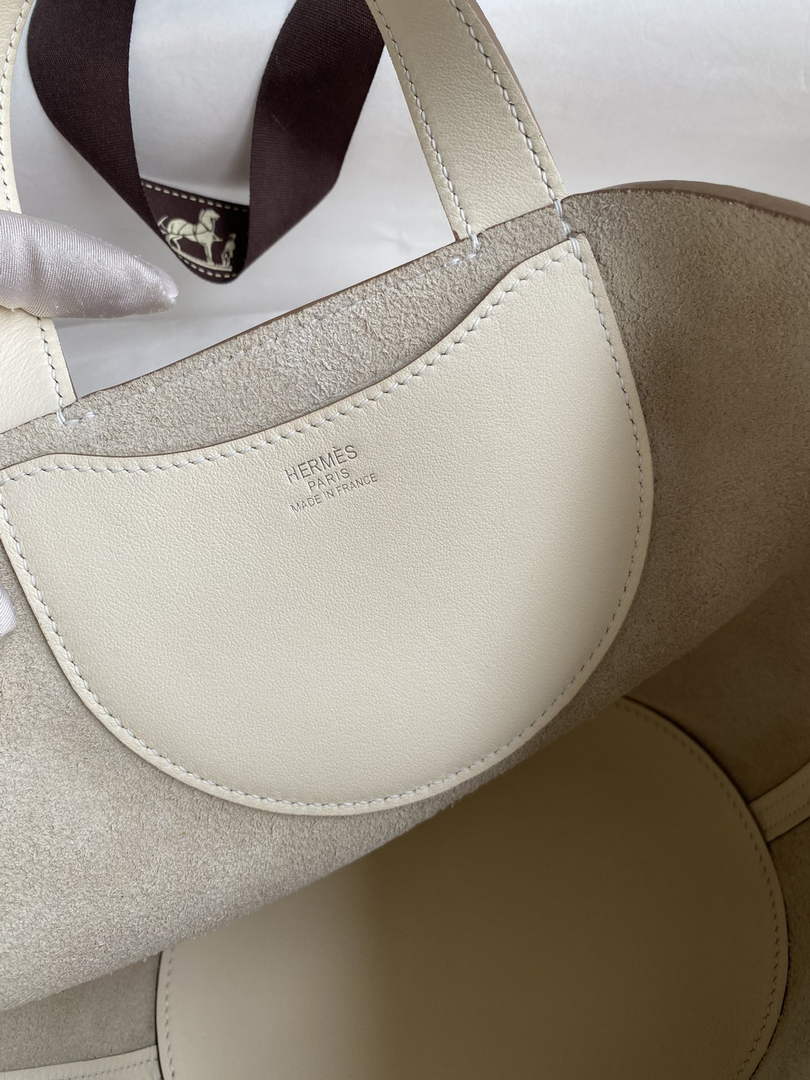 Hermès In-The-Loop 18 Bag Swift Leather H20251802