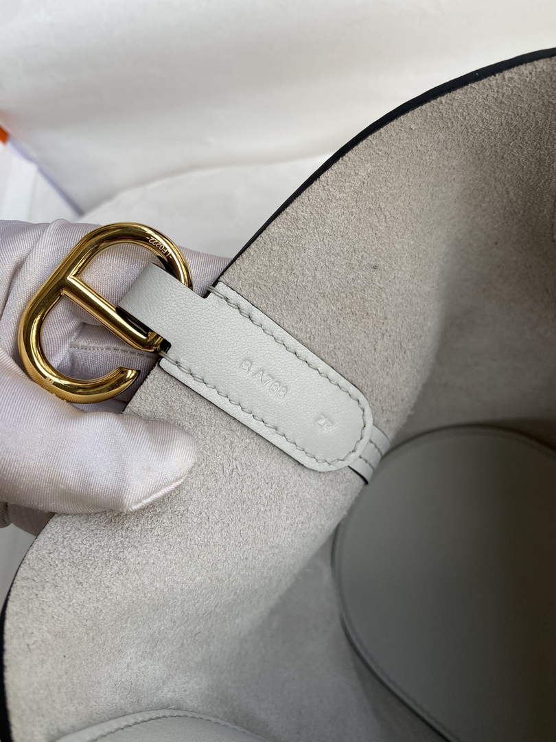 Hermès In-The-Loop 18 Bag Swift Leather H20251814