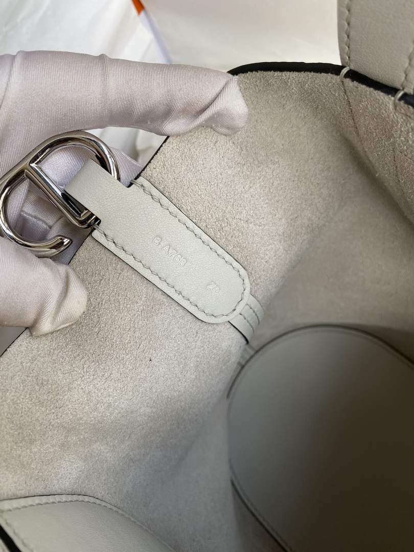 Hermès In-The-Loop 18 Bag Swift Leather H20251815