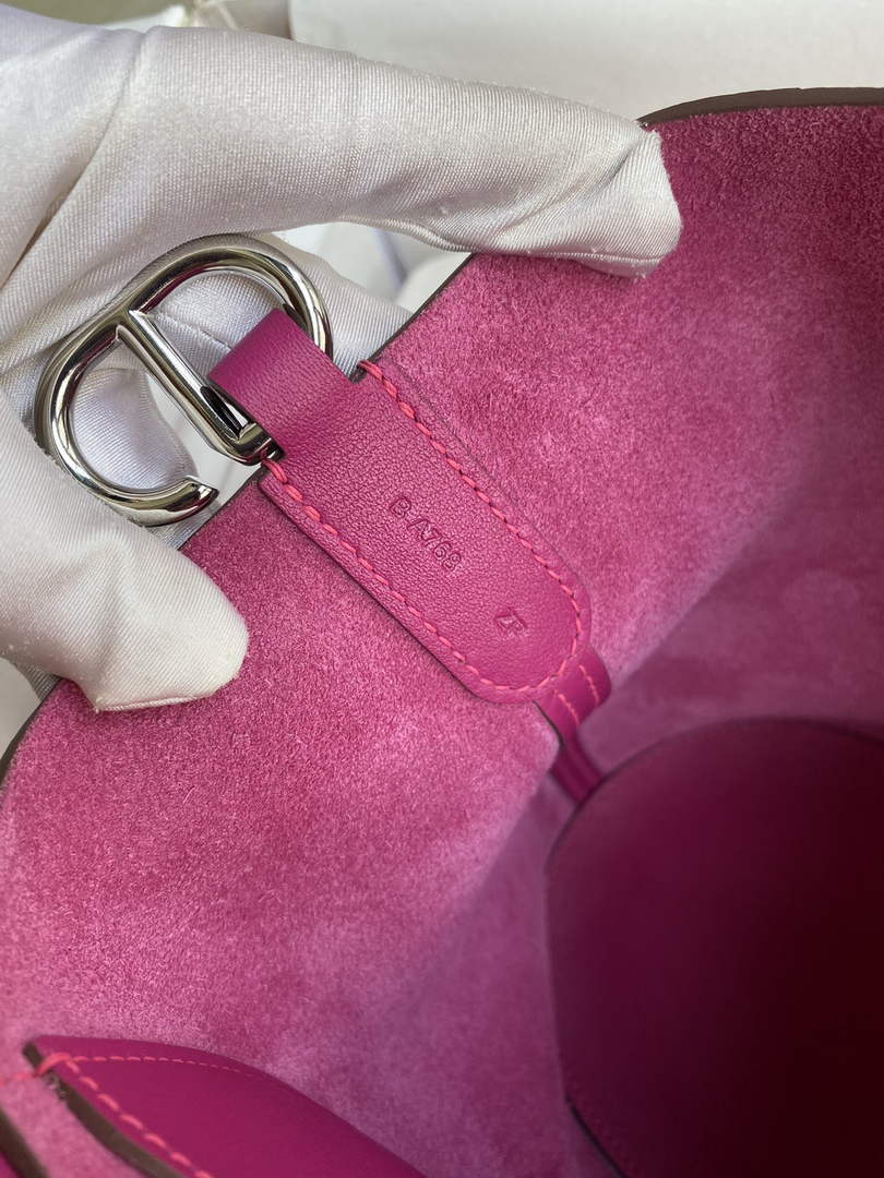 Hermès In-The-Loop 18 Bag Swift Leather H20251816