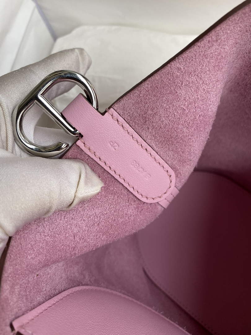 Hermès In-The-Loop 18 Bag Swift Leather H20251800
