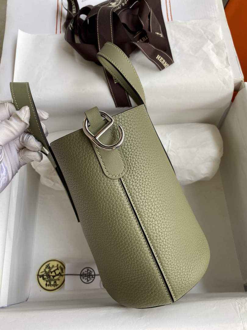 Hermès In-The-Loop 18 Bag Swift Leather H20251821