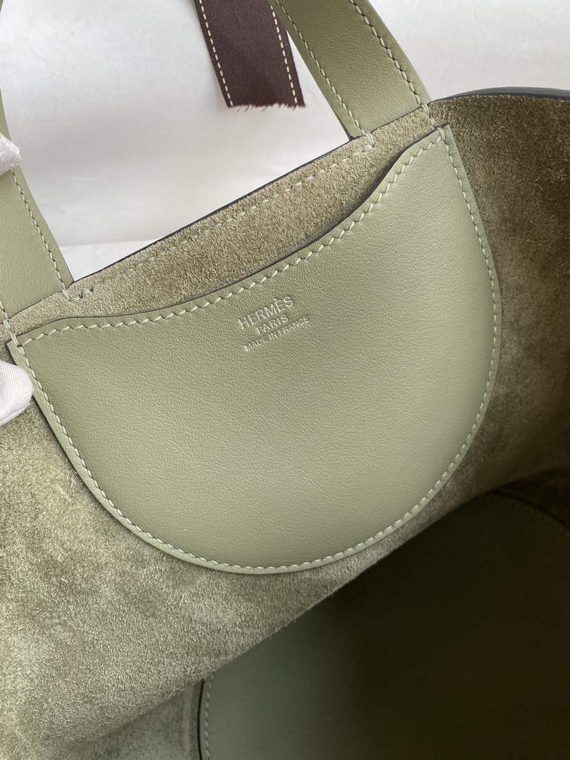 Hermès In-The-Loop 18 Bag Swift Leather H20251821