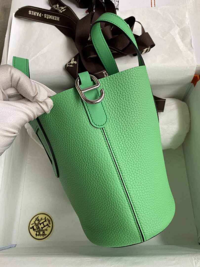Hermès In-The-Loop 18 Bag Swift Leather H20251823