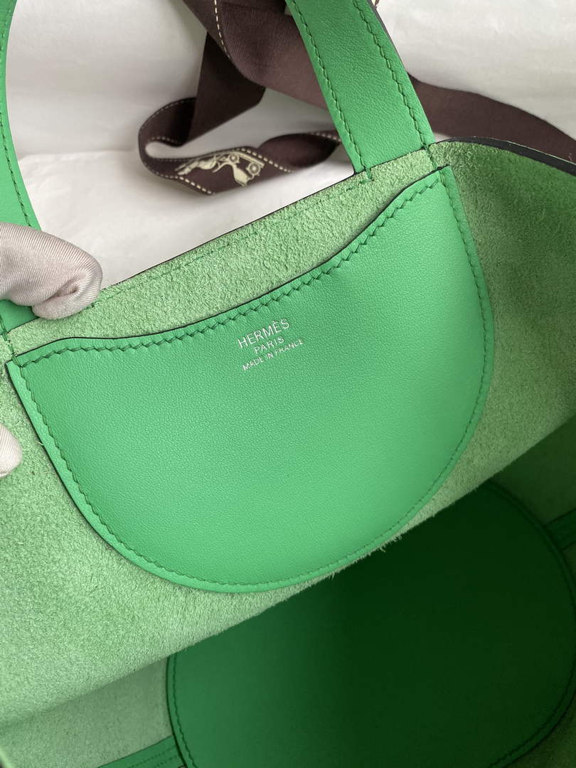 Hermès In-The-Loop 18 Bag Swift Leather H20251823