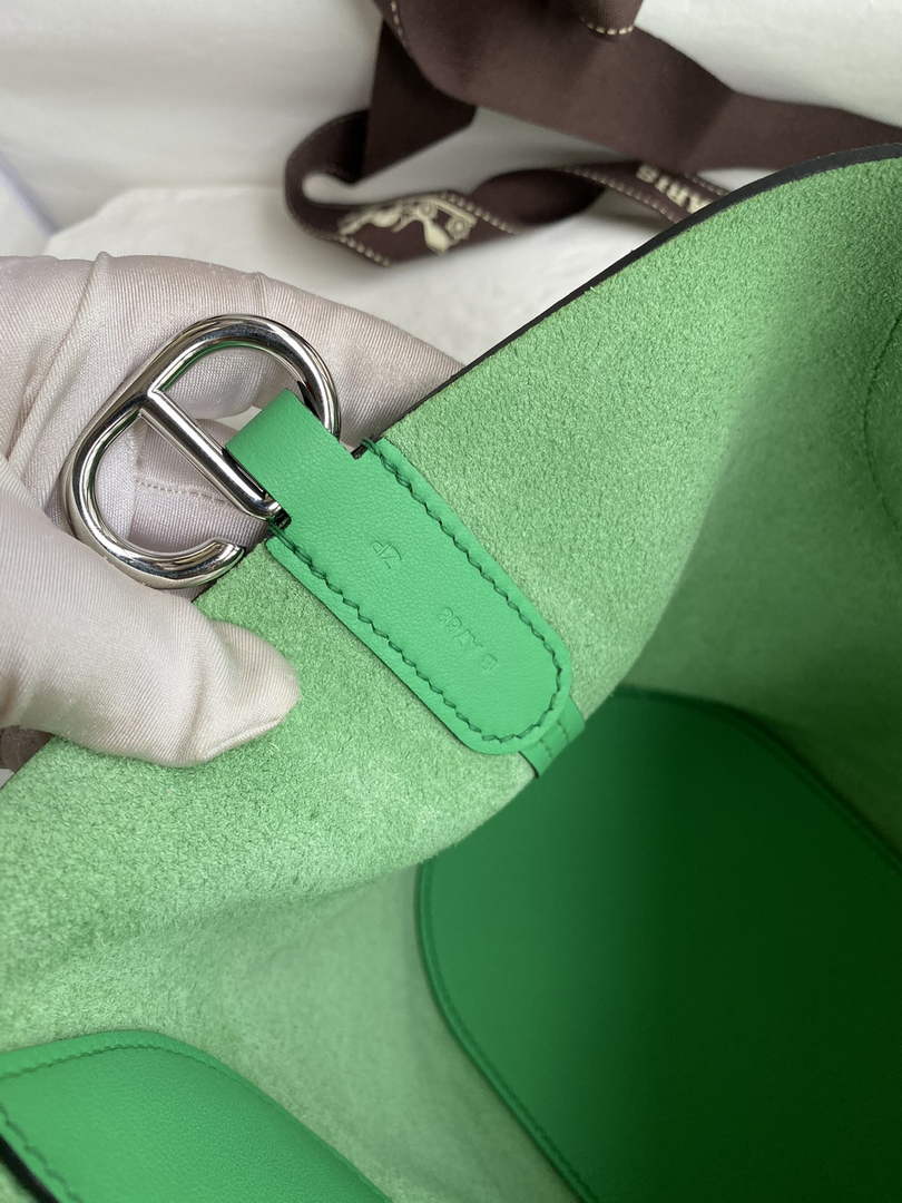 Hermès In-The-Loop 18 Bag Swift Leather H20251823