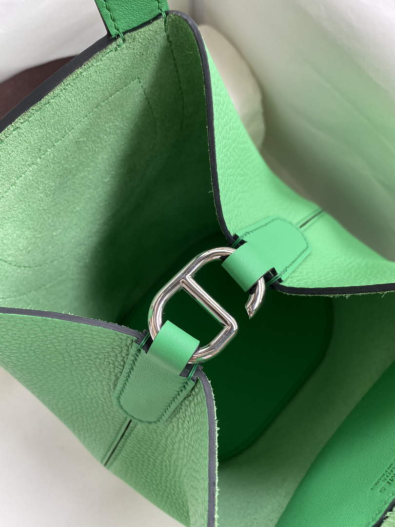 Hermès In-The-Loop 18 Bag Swift Leather H20251823