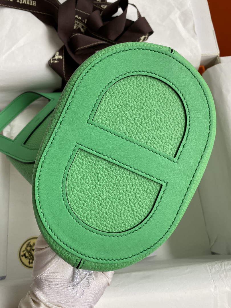 Hermès In-The-Loop 18 Bag Swift Leather H20251823