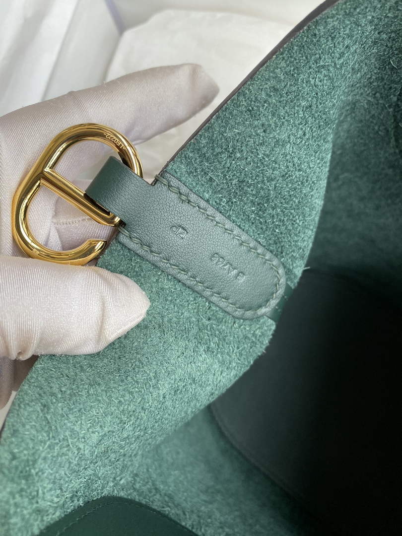 Hermès In-The-Loop 18 Bag Swift Leather H20251824