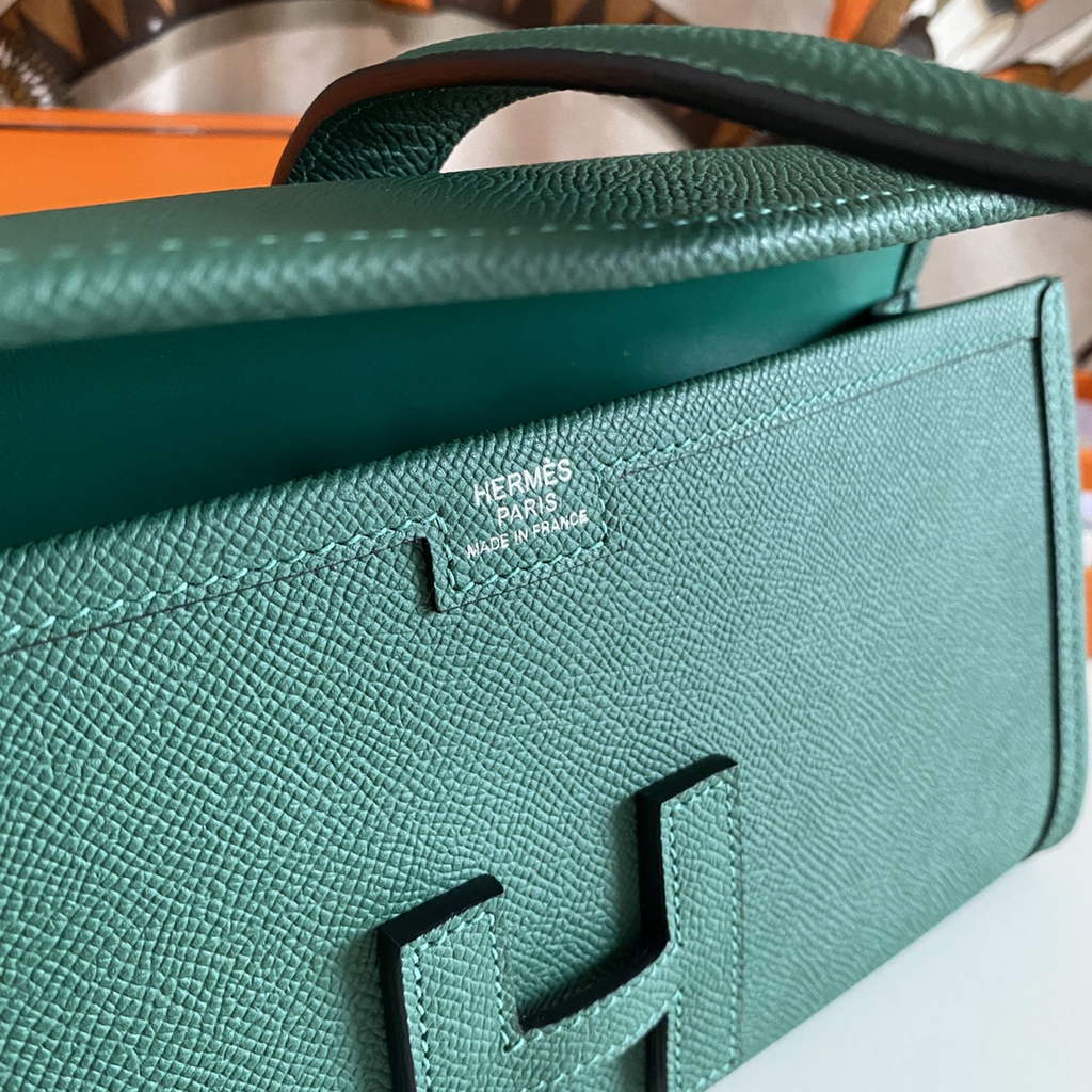 Hermes Jige 29 Wallet Clutch In Epsom Leather Green