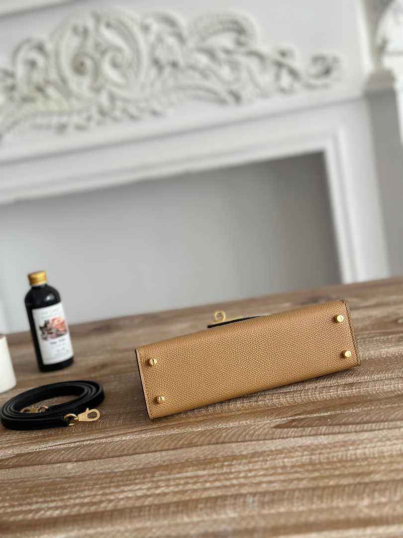 Hermes Kelly Bag 19 Tan Epsom Leather Gold H82306