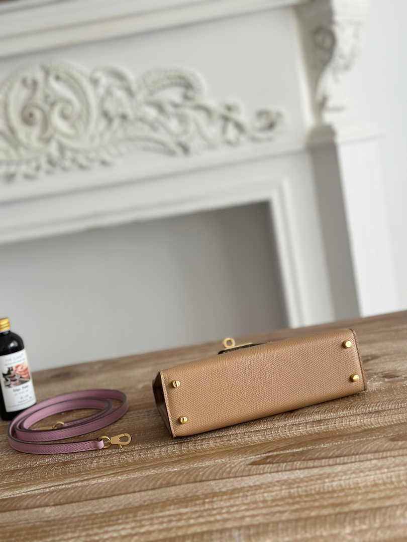 Hermes Kelly Bag 19 Apricot Epsom Leather Gold H82313