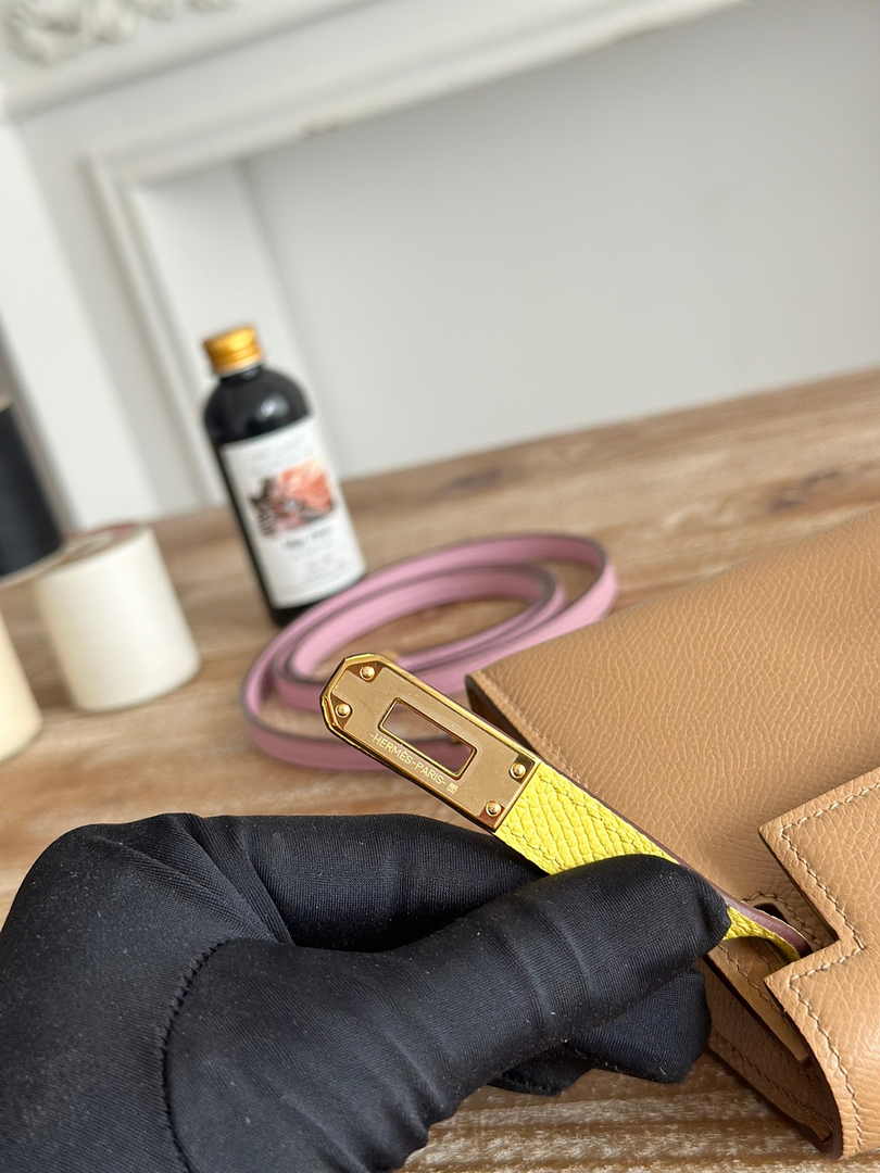 Hermes Kelly Bag 19 Apricot Epsom Leather Gold H82313