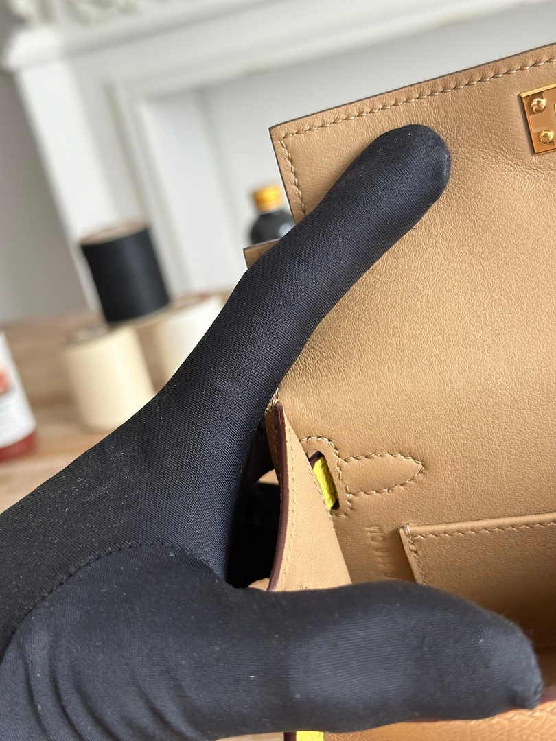 Hermes Kelly Bag 19 Apricot Epsom Leather Gold H82313