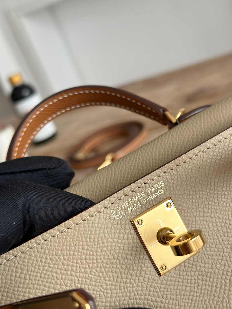 Hermes Kelly Bag 19 Light Gray Epsom Leather Gold H82317