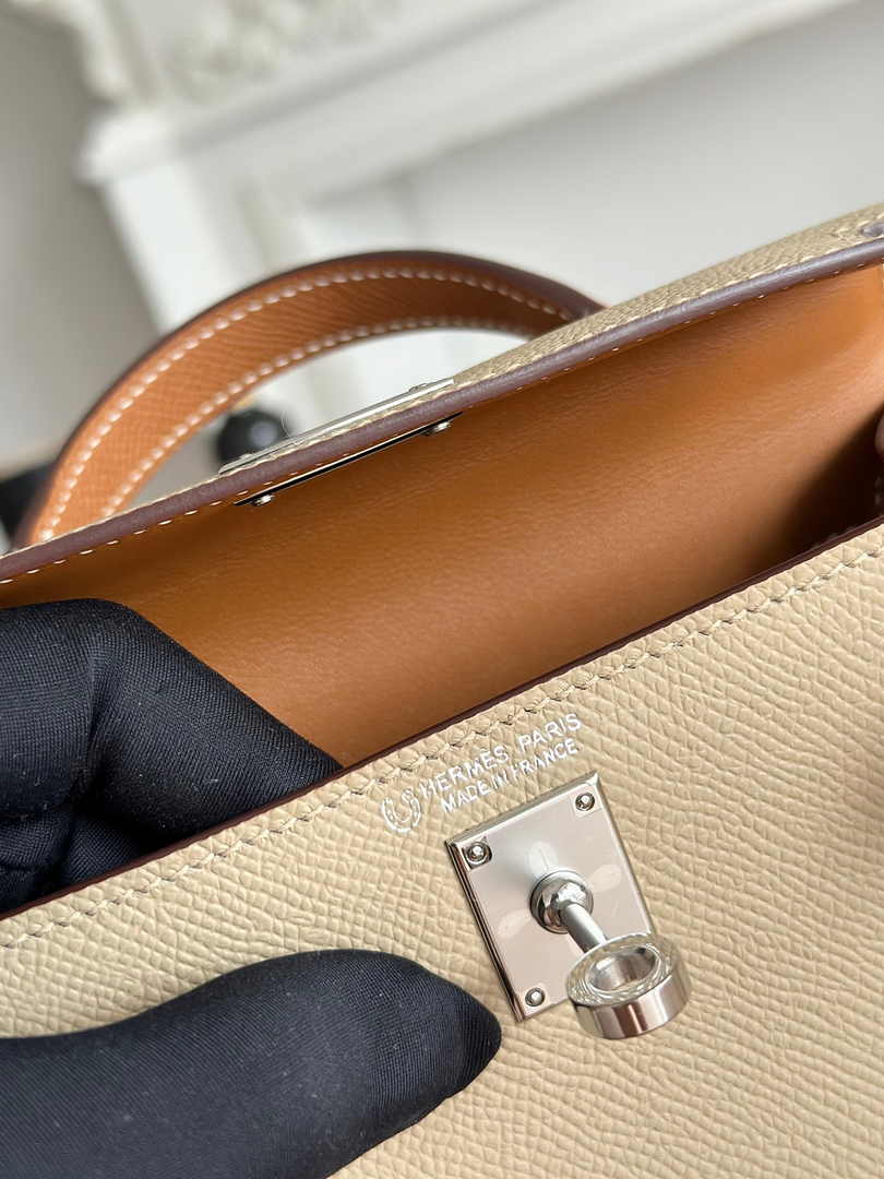 Hermes Kelly Bag 19 Light Gray Epsom Leather Silver H82316