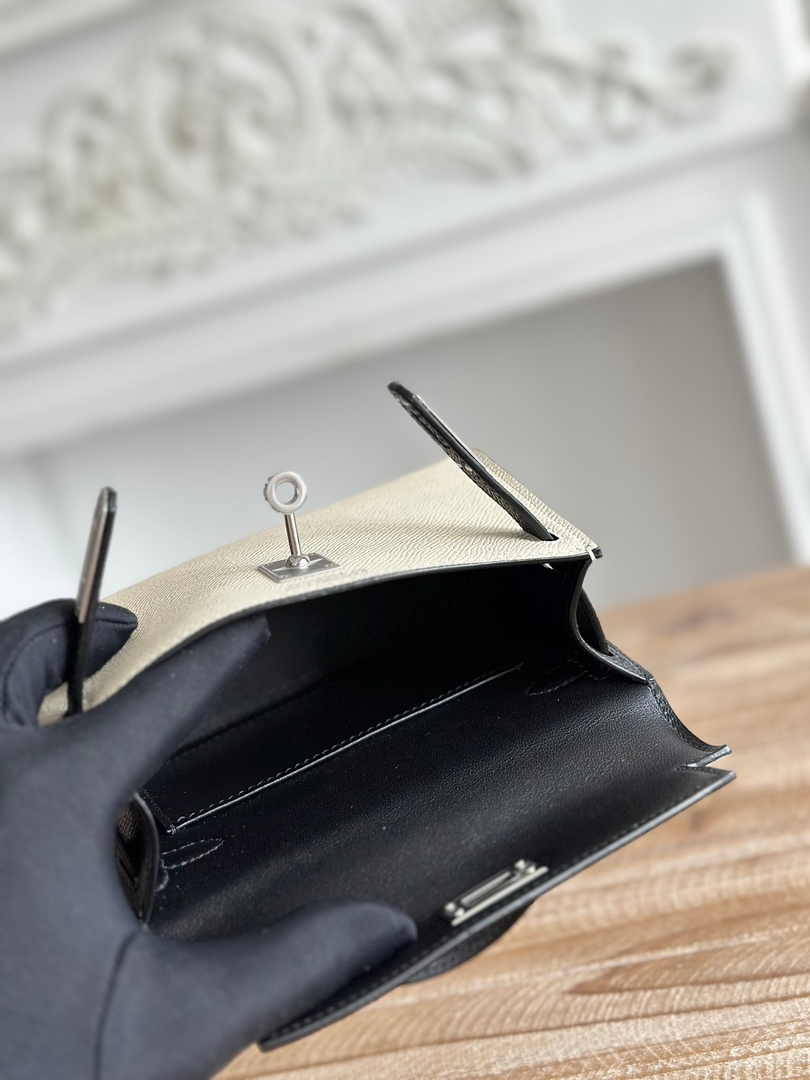 Hermes Kelly Bag 19 Epsom Leather Beige Black Silver H82340