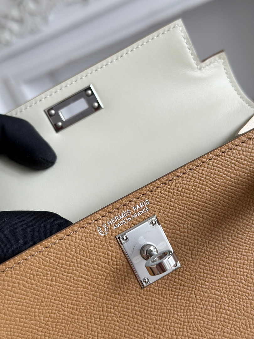 Hermes Kelly Bag 19 Epsom Leather Tan Beige Silver H82351