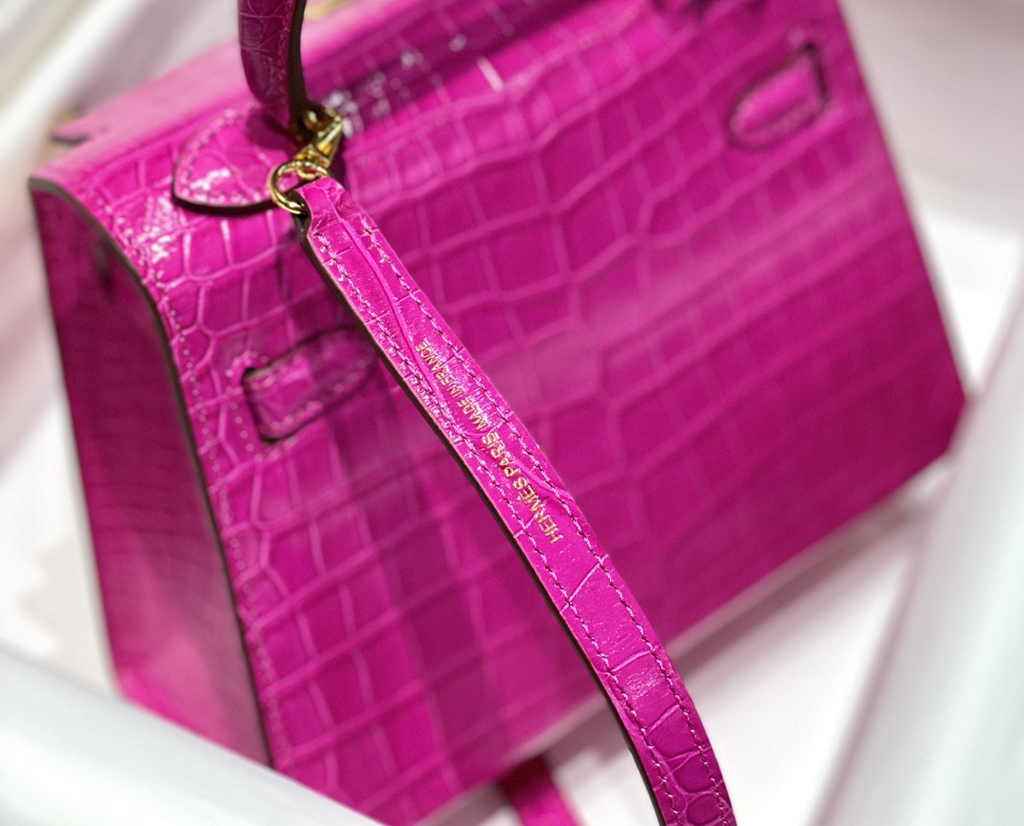 Hermes Kelly Bag 20 Plum Crocodile Leather Gold Hardware H7300