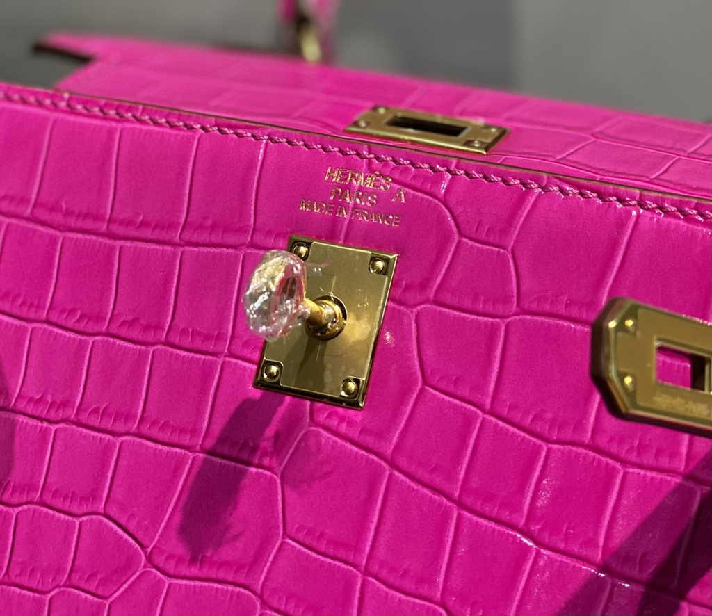 Hermes Kelly Bag 20 Plum Crocodile Leather Gold Hardware H7300